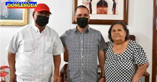 Y TÚ EN UNA COLA | Los padres de Chavez están bien alimentaditos en Barinas