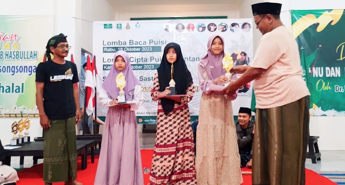 Bulan Bahasa, Lesbumi Pasongsongan Serahkan Penghargaan Kepada Pemenang HSN Award 2023 Baca dan Cipta Puisi Tingkat Pasongsongan