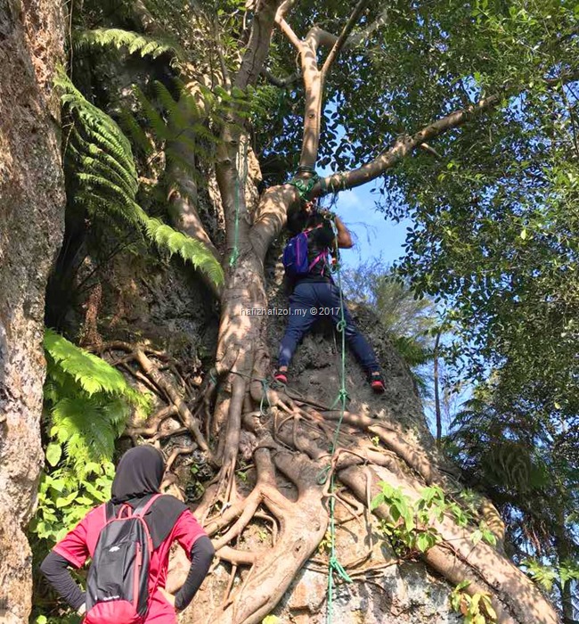 bukit batu condong yang mencabar