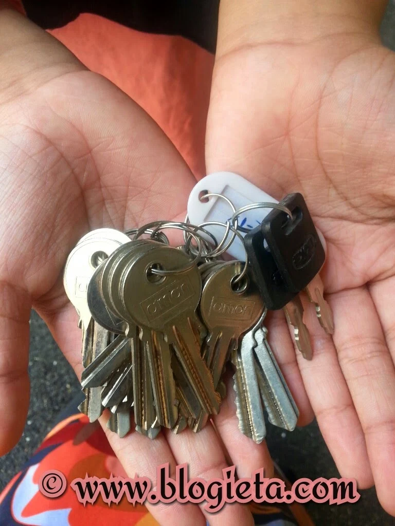 Search Description Kisah benar, BAJET KERAJAAN, EMAIL DARI PEMBACA BLOG, Kisah beli rumah, Harga segugus kunci, gugusan kunci, apartment yang terbengkalai di Hulu Kelang, Ukay Bistari