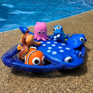 Finding Dory Mr. Ray Dive & Catch Game pool toys