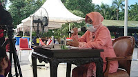Risma Pamit Pada Warga Surabaya Melalui Daring