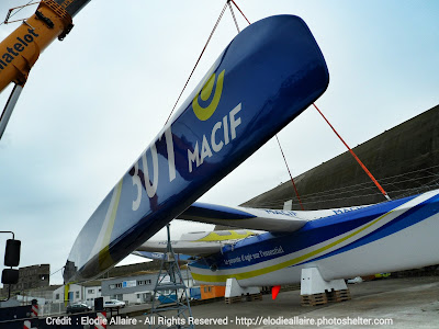 Macif, de François Gabart, a été remis à l'eau à Lorient.