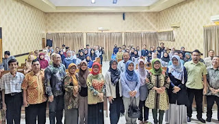 SINERGI: Rektor Universitas Gajayana Malang, Prof. Dr. Ernani Hadiyati dengan ketiga dosen dari UiTM Malaysia beserta para civitas akademik Uniga dalam International Guest Lecture, Jumat, (23/2) kemarin.