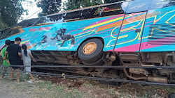 Membawa Penumpang Mataram- Bima, Bus Surya Kecelakaan di Pringgabaya Lombok Timur