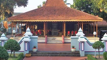 Rumah Adat Tradisional Provinsi di Indonesia ~ Galuh Saina Van ...
