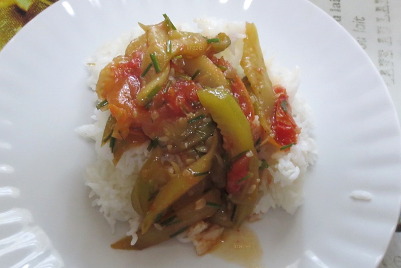 Stir fried cucumber with tomato with white rice