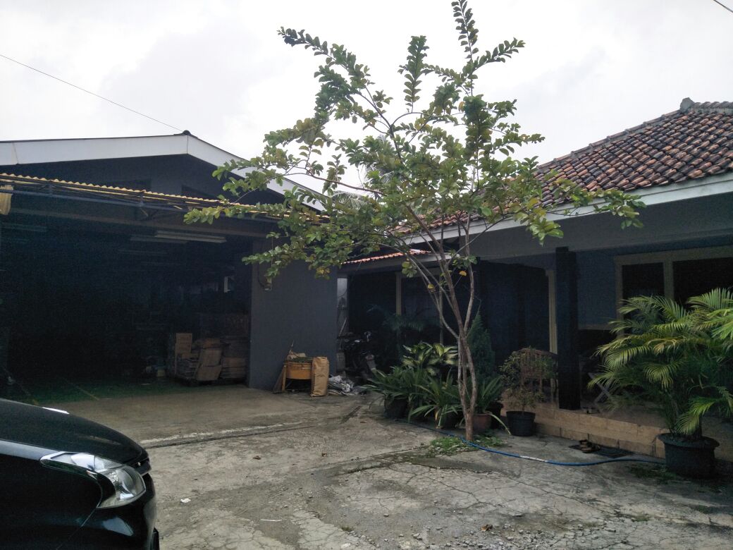 Dijual Rumah Bangunan Bekas  Pabrik Kolam Pemancingan 