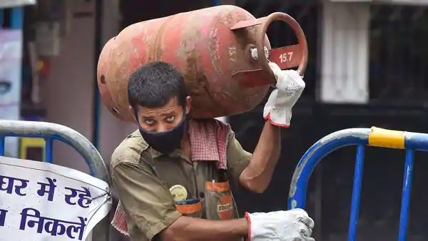 বাড়ানো হয়েছে LPG CYLINDER  এর দাম ।