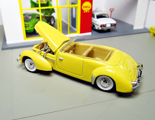 Racing Champions '37 Cord Phaeton Sedan diecast