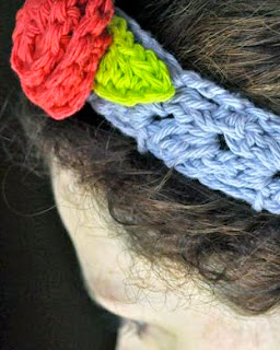 http://mymerrymessylife.com/2012/05/crochet-cluster-v-stitch-headband-free-crochet-pattern.html