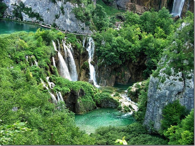 amazing-waterfalls-of-plitvice-lakes-in-croatia-1