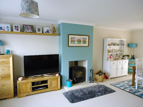 If you want to see the transformation of a dated old granny living room / lounge into a bright light modern space, click here for plenty of before and after photos!