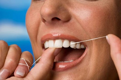 Cách vệ sinh cầu răng sứ giúp tăng độ bền-1