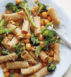 Rigatoni With Roasted Broccoli and Chickpeas