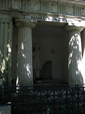 Túmulo da família Ramos PInto