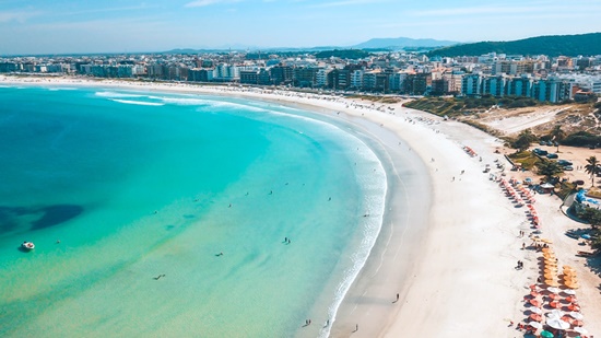 Decreto autoriza retorno das aulas presenciais na rede particular e reabertura do cinema em Cabo Frio