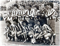 CLUB ATLÉTICO DE MADRID - Temporada 1976-77 - Leal, Alberto, Pereira, Marcelino, Reina, Benegas; Bermejo, Capón, Rubén Cano, Robi y Ayala - CLUB ATLÉTICO DE MADRID 3 (Robi, Rubén Ayala, Rubén Cano) REAL BETIS BALOMPIÉ 1 (Mühren) - 20/03/1977 - Liga de 1ª División, jornada 27 - Madrid, estadio Vicente Calderón