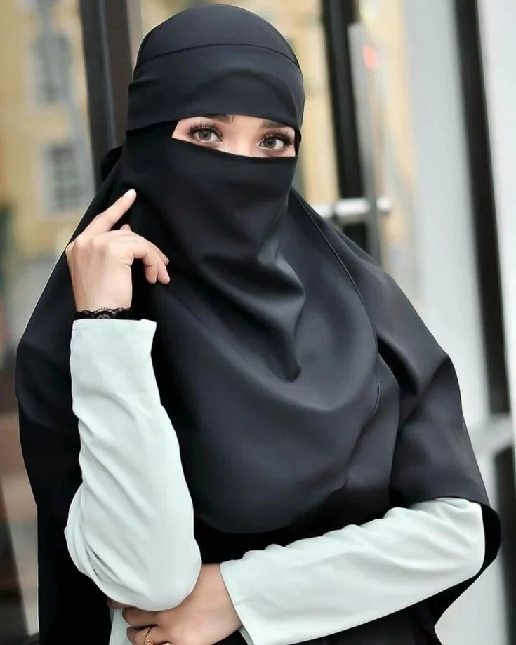 Black Hijab Gir