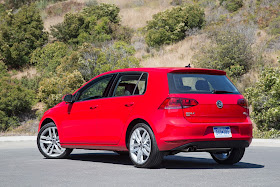 Rear 3/4 view of 2016 Volkwagen Golf TSI SEL