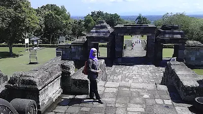 dari gerbang ratu boko