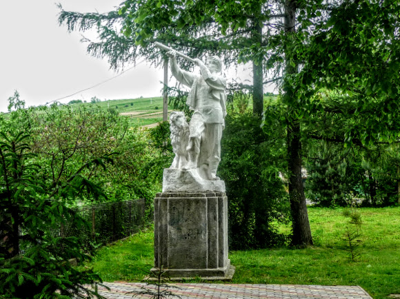 Старий Самбір. Пам'ятник чабану