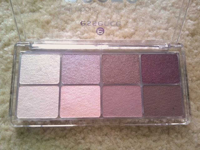 Essence All about roses paleta