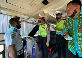 Jelang Lebaran, Satlantas Polres Blora Bersama Dinas Perhubungan Cek Kelaikan Bus