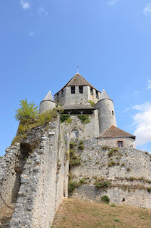 Grosse tour qui surplombe la ville de Provins