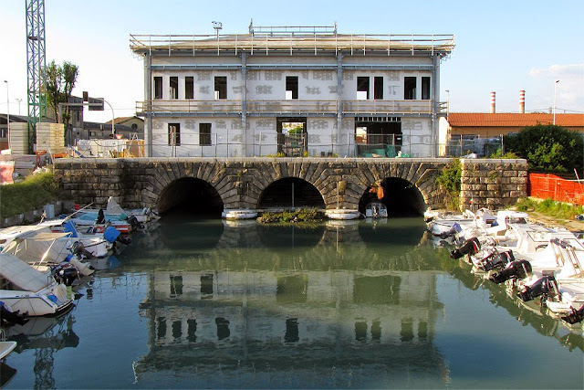 Dogana d'acqua building, Livorno