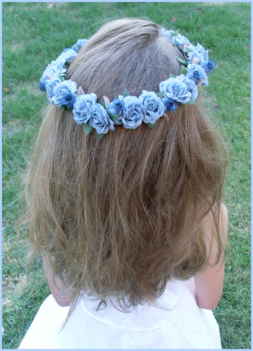  a great tutorial to show you how to make this beautiful flower crown