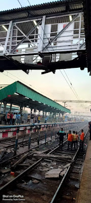  बल्लारपूर रेल्वे पूल दुर्घटनेप्रकरणी दोन अधिकारी निलंबित Chandrapur | Ballarpur | Update - Railway Station Foot Over Bridge Slab Collapse
