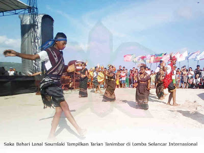 Saka Bahari Lanal Saumlaki Tampilkan Tarian Tanimbar di Lomba Selancar Internasional 