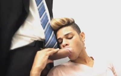 http://www.ice-gay.com/471321/xxl-monster-knob-brazilian-boss-copulates-sweet-a-hole-young-employee-at-hellos-desk/