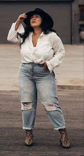 Moda Plus Size: Los Jeans Rotos como Estrella de la Temporada Invernal 2023