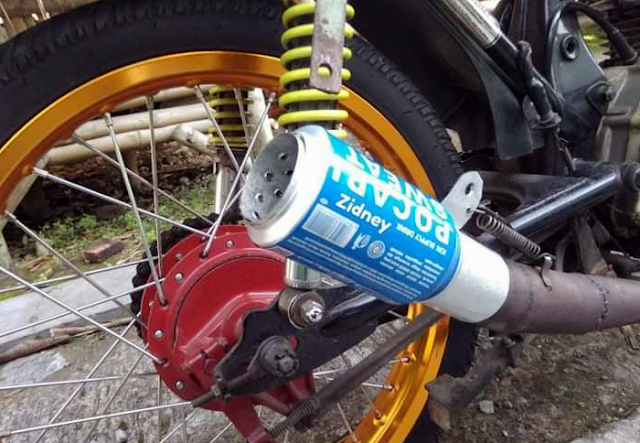 Begini Jadinya Jika Knalpot Motor Bermotif Pocari Sweat