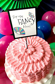 Quick and easy fancy cake!  For a FAN party.