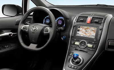 Toyota Auris HSD Hybrid interior