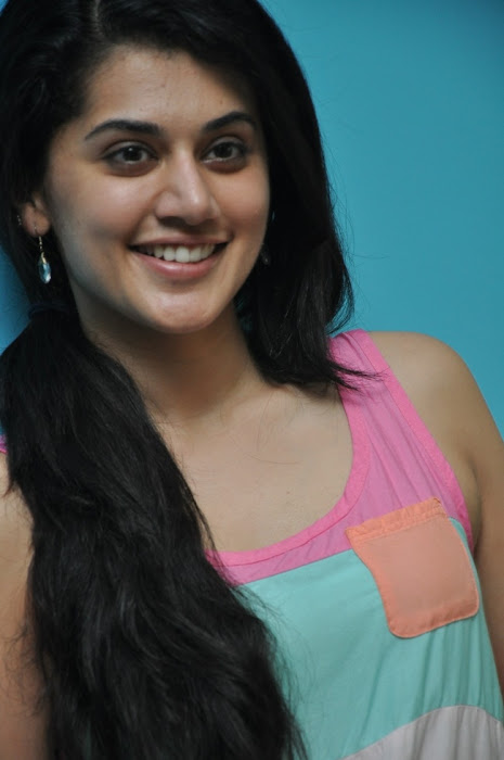 tapsee new unseen pics