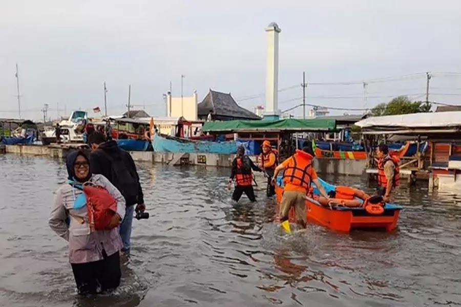Trending Detik-detik Tanggul Tanjung Emas Semarang Bobol Karena Banjir Rob
