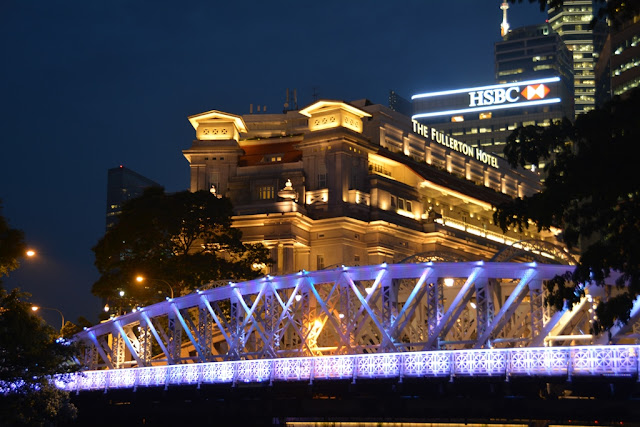 Singapore by night Fullerton Hotel