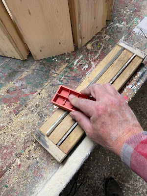 A simple way to sharpen planer knives