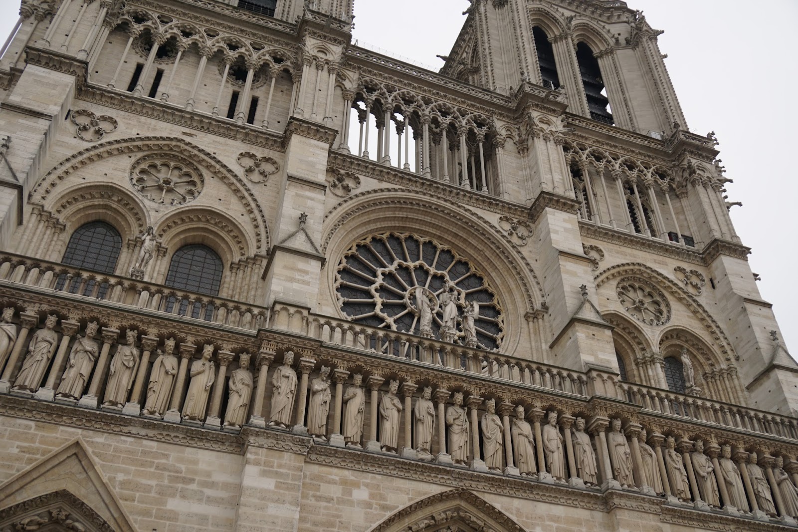 パリのノートルダム大聖堂（Cathédrale Notre-Dame de Paris）