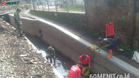 Atasi Banjir, Satgas Sektor 22 Sub 13 Bersama Gober Bersihkan Drainase Kebonlega