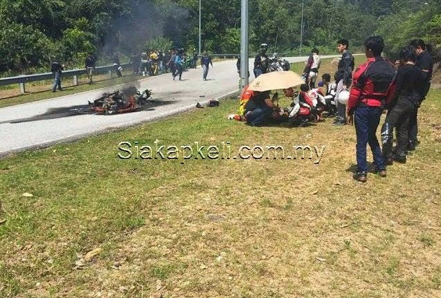 Video Motosikal Besar Bertembung Sehingga Terbakar, Video & Gambar: Kemalangan Ngeri Melibatkan Motosikal Berkuasa Tinggi, motosikal besar bertembung di bukit tinggi