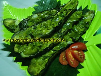 Cara Membuat Terong Bakar Bumbu Sambal Hijau