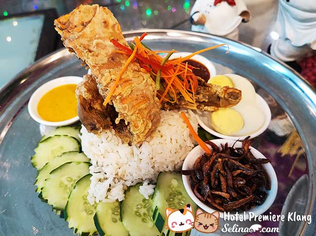 Nasi Lemak Slipper Lobster  And Chicken Carbonara / Bolognaise Puff At Buzz Cafe, Premiere Hotel Klang