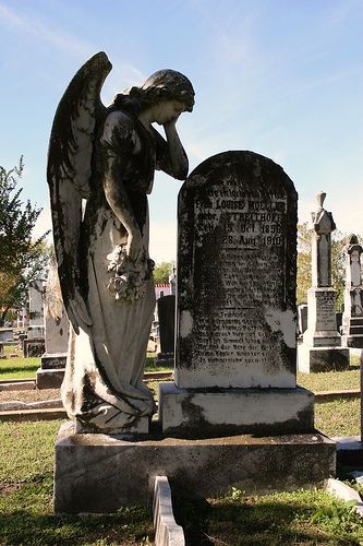 Ángel del viejo cementerio. https://www.flickr.com/map/?fLat=29.910909&fLon=-96.867506&zl=13&everyone_nearby=1&photo=4198789163