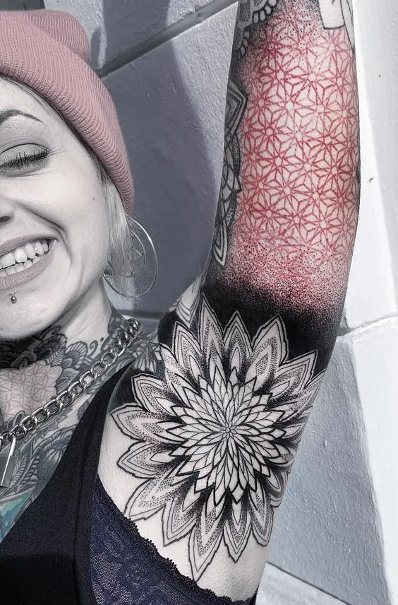 Tatuajes en las axilas para mujeres