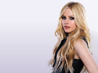 Free unwatermarked wallpapers of Avril Lavigne at Fullwalls.blogspot.com